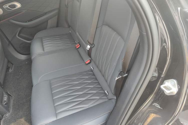Used NETA L 2024 Extended-Range 310 Flash-Charge Red Edition Left Rear Seat