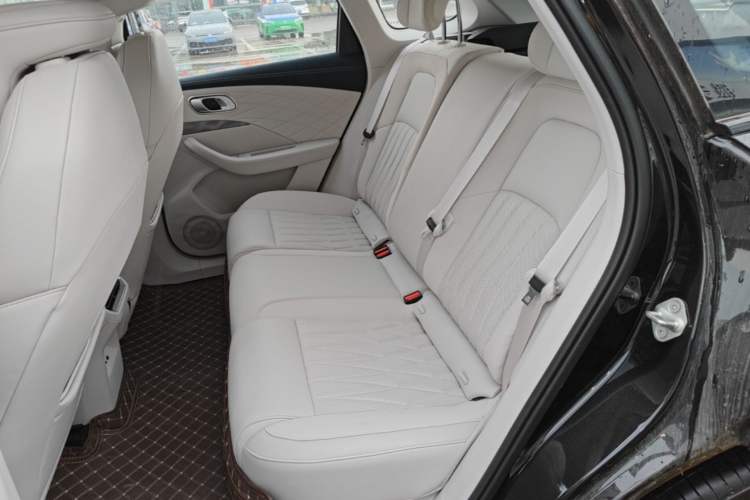 Used NETA L 2024 Extended-Range 310 Flash-Charge Edition Left Rear Seat