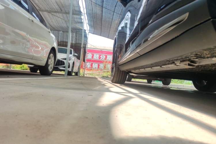 Used NETA L 2024 Pure Electric 510 Flash-Charge Red Edition Left Side Sill