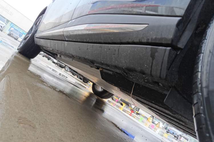 Used NETA L 2024 Extended-Range 310 Flash-Charge Edition Left Side Sill