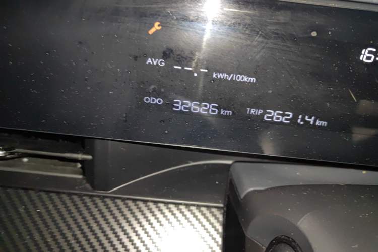 Used NETA L 2024 Extended-Range 310 Flash-Charge Red Edition Odometer Close Up