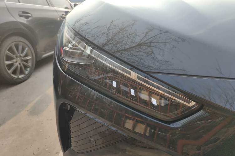 Used NETA L 2024 Extended-Range 310 Flash-Charge Red Edition Right Front Headlight