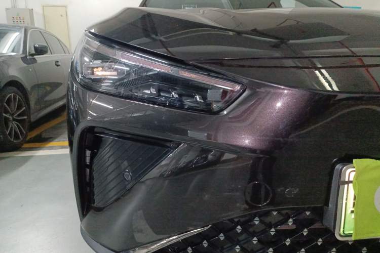 Used NETA L 2024 Extended-Range 310 Flash-Charge Red Edition Right Front Headlight