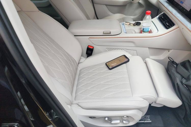 Used NETA L 2024 Extended-Range 220 Flash-Charge Edition Right Front Seat