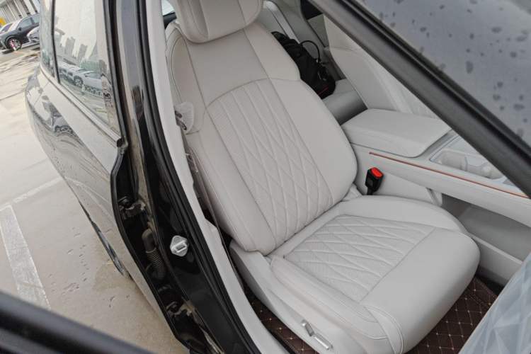 Used NETA L 2024 Extended-Range 310 Flash-Charge Edition Right Front Seat