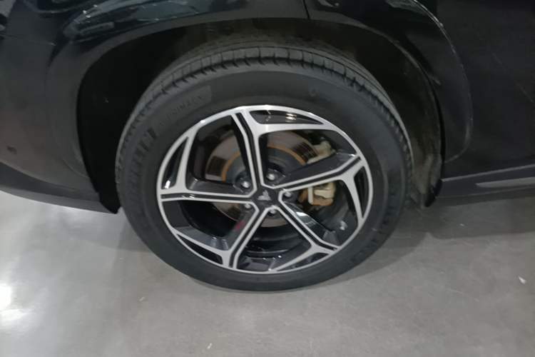 Used NETA L 2024 Extended-Range 310 Flash-Charge Red Edition Right Rear Wheel Hub