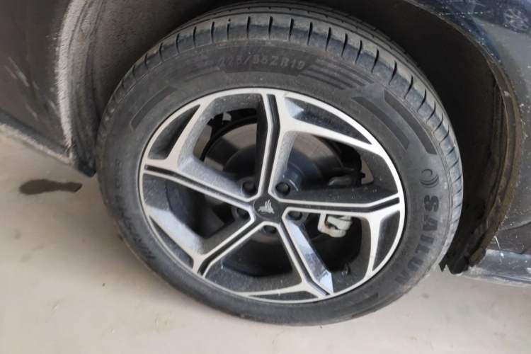 Used NETA L 2024 Extended-Range 310 Flash Charge PRO Edition Right Rear Wheel Hub