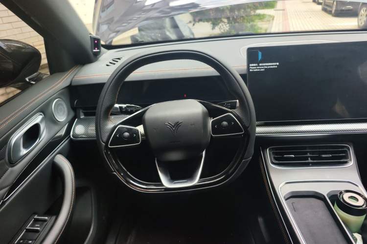 Used NETA L 2024 Extended-Range 310 Flash-Charge Red Edition Steering Wheel