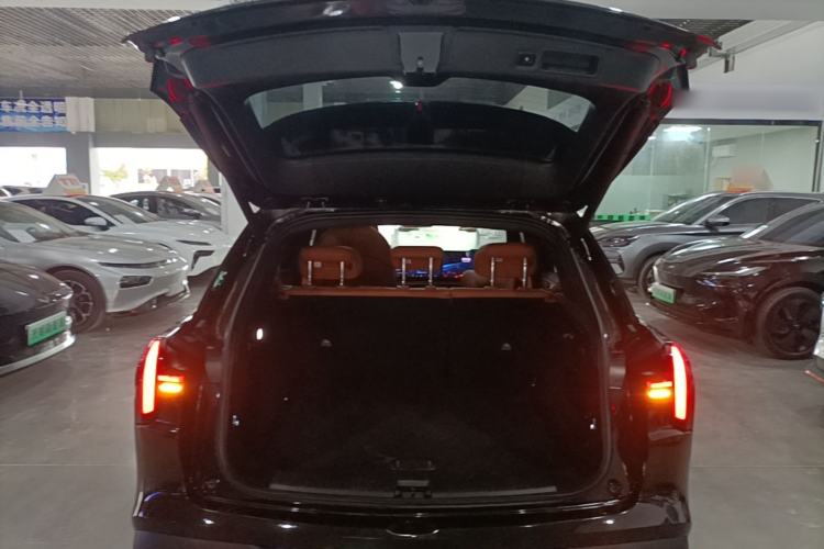 Used NETA L 2024 Extended-Range 310 Flash-Charge Red Edition Trunk