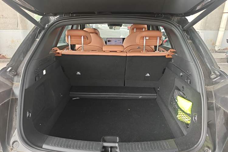 Used NETA L 2024 Extended-Range 310 Flash-Charge Red Edition Trunk