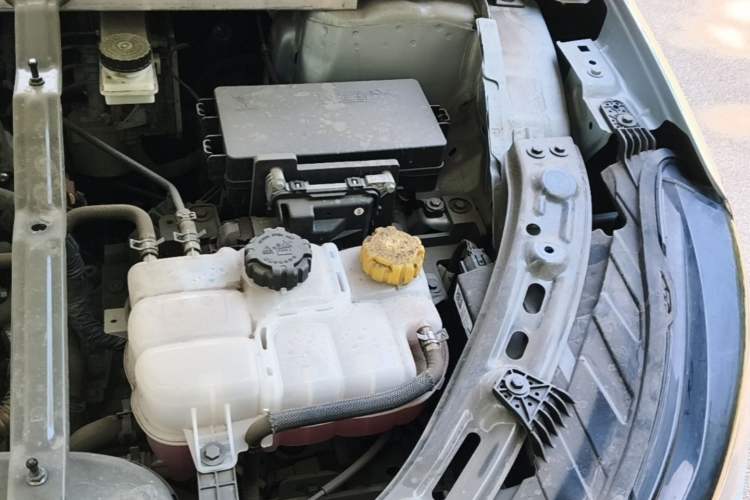 Used NETA L 2024 Extended-Range 310 Flash-Charge Red Edition Engine Bay Left