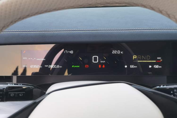 Used NETA L 2024 Extended-Range 310 Flash-Charge Red Edition Instrument Cluster