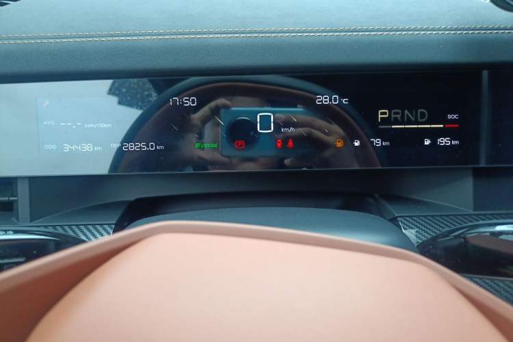Used NETA L 2024 Extended-Range 310 Flash-Charge Red Edition Instrument Cluster