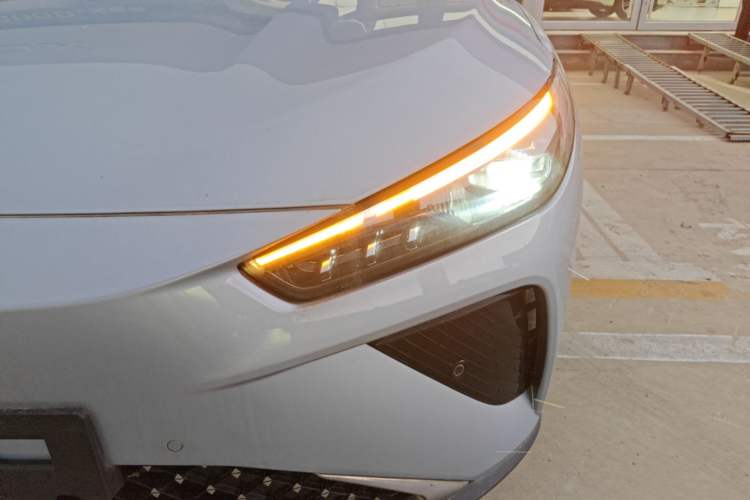 Used NETA L 2024 Extended-Range 310 Flash-Charge Edition Left Front Headlight