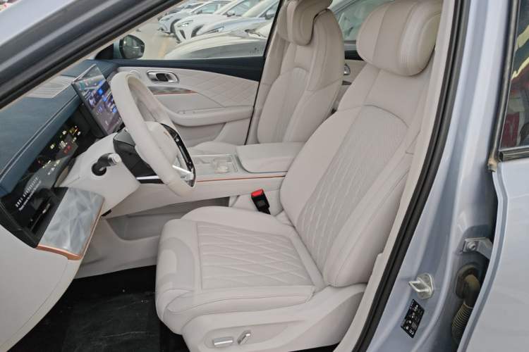 Used NETA L 2024 Extended-Range 310 Flash-Charge Edition Left Front Seat