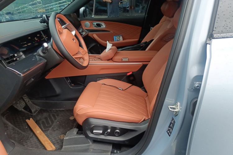 Used NETA L 2024 Extended-Range 310 Flash-Charge Red Edition Left Front Seat