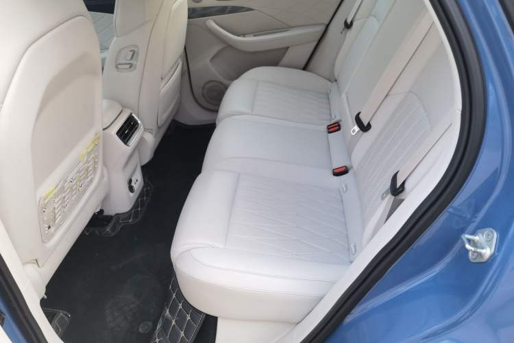Used NETA L 2024 Extended-Range 310 Flash-Charge Red Edition Left Rear Seat