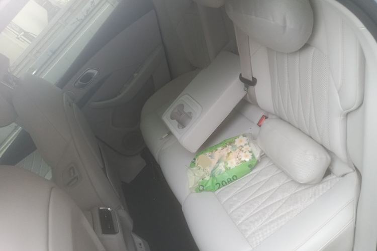 Used NETA L 2024 Extended-Range 310 Flash-Charge Red Edition Left Rear Seat