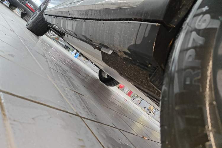 Used NETA L 2024 Extended-Range 310 Flash-Charge Edition Left Side Sill