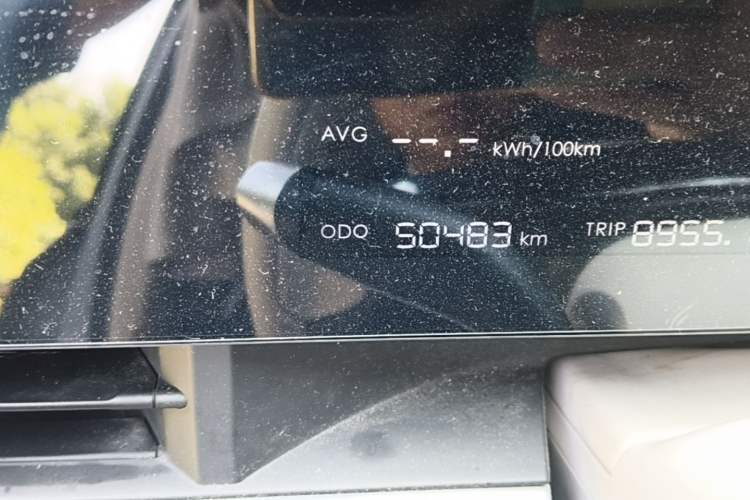 Used NETA L 2024 Extended-Range 310 Flash-Charge Red Edition Odometer Close Up