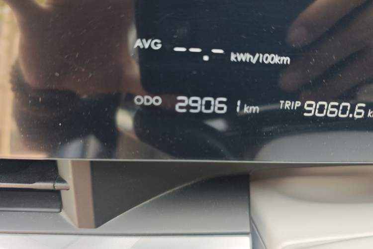 Used NETA L 2024 Extended-Range 220 Flash-Charge Edition Odometer Close Up