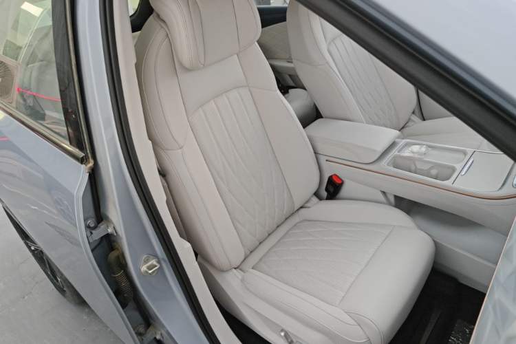 Used NETA L 2024 Extended-Range 310 Flash-Charge Edition Right Front Seat