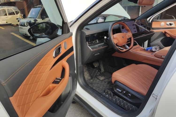 Used NETA L 2024 Extended-Range 310 Flash-Charge Red Edition Driver Seat