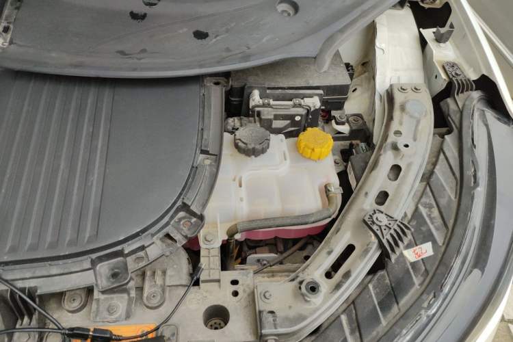 Used NETA L 2024 Extended-Range 310 Flash-Charge Red Edition Engine Bay Left