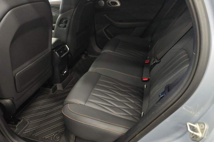 Used NETA L 2024 Extended-Range 310 Flash-Charge Red Edition Interior 4