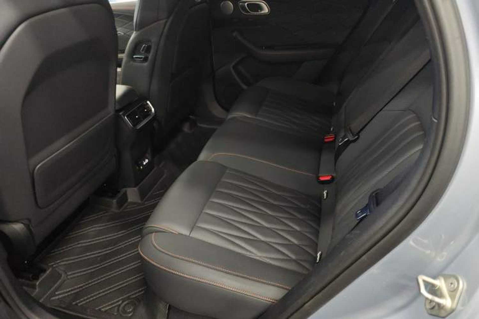 Used NETA L 2024 Extended-Range 310 Flash-Charge Red Edition Interior 4