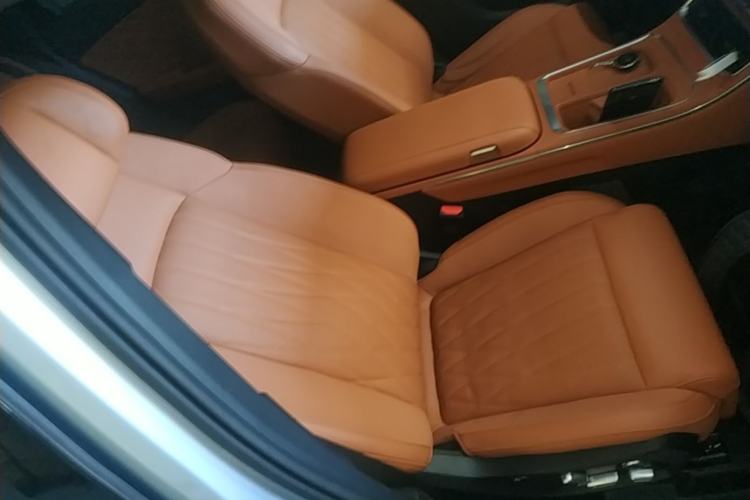 Used NETA L 2024 Extended-Range 310 Flash-Charge Red Edition Right Front Seat