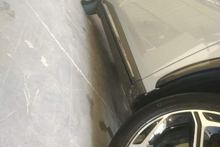 Used NETA L 2024 Extended-Range 310 Flash-Charge Red Edition Right Side Sill