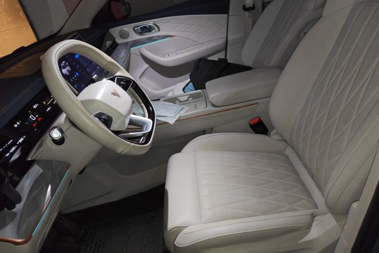 Used NETA L 2024 Extended-Range 310 Flash Charge PRO Edition Left Front Seat