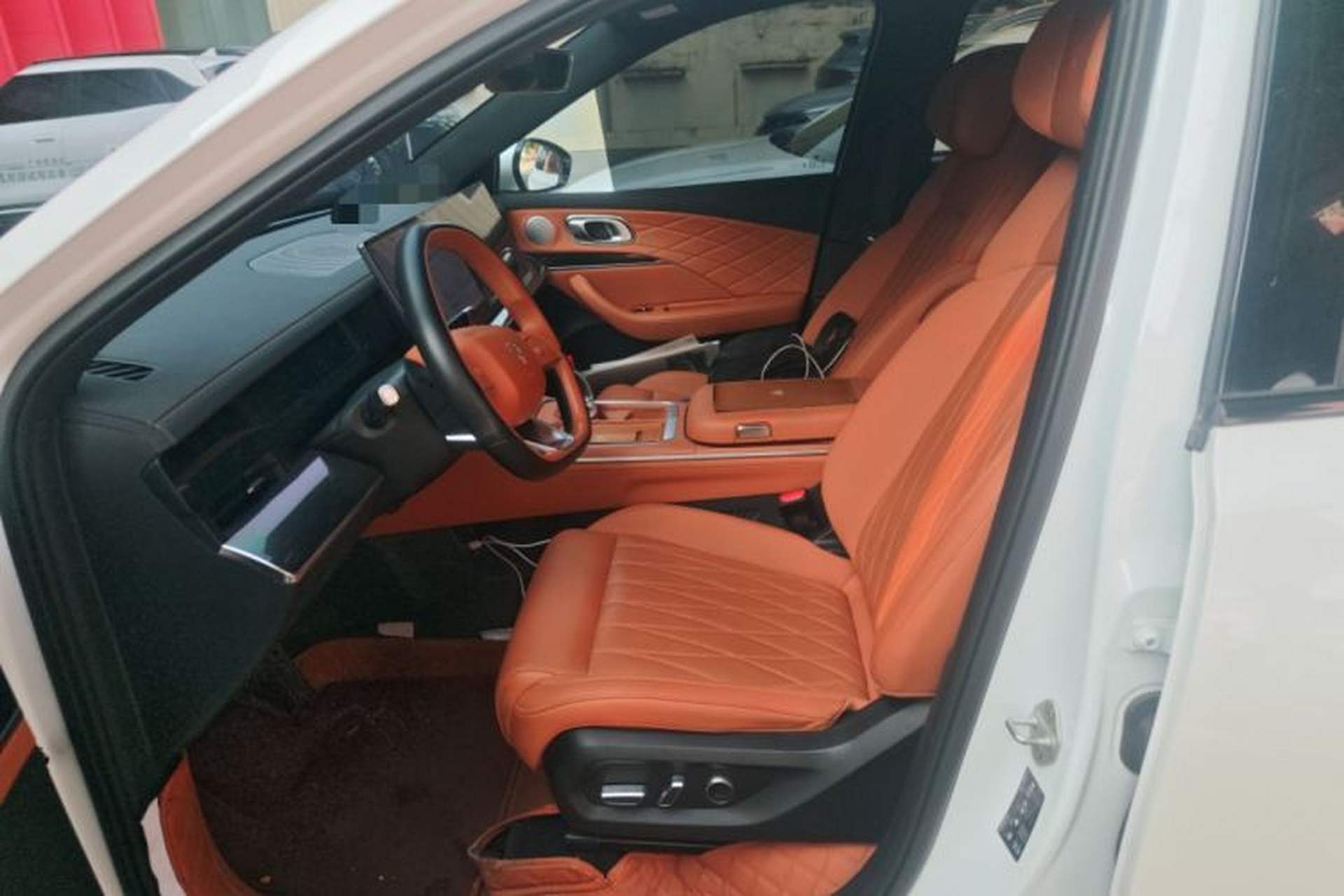 Used NETA L 2024 Extended-Range 310 Flash-Charge Red Edition Left Front Seat