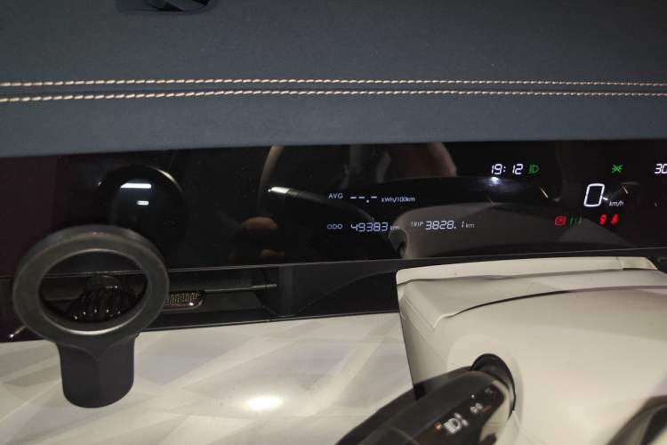 Used NETA L 2024 Extended-Range 310 Flash Charge PRO Edition Odometer Close Up