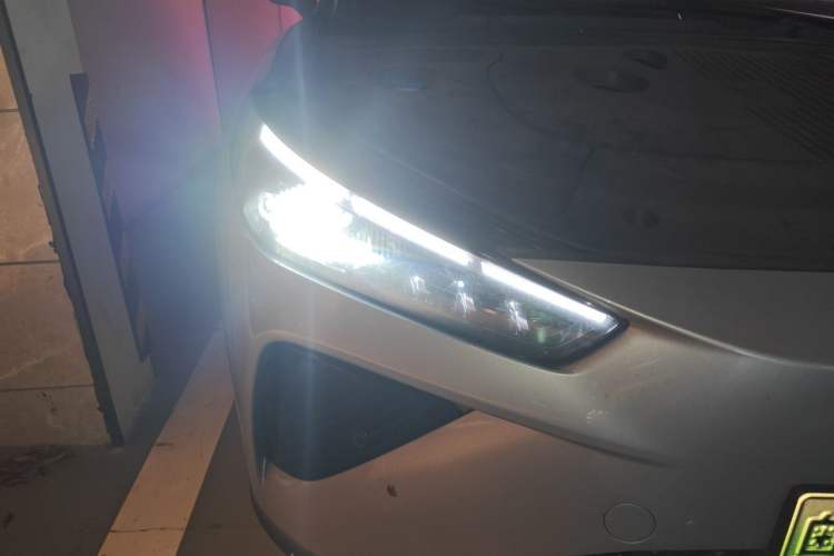 Used NETA L 2024 Extended-Range 310 Flash Charge PRO Edition Right Front Headlight