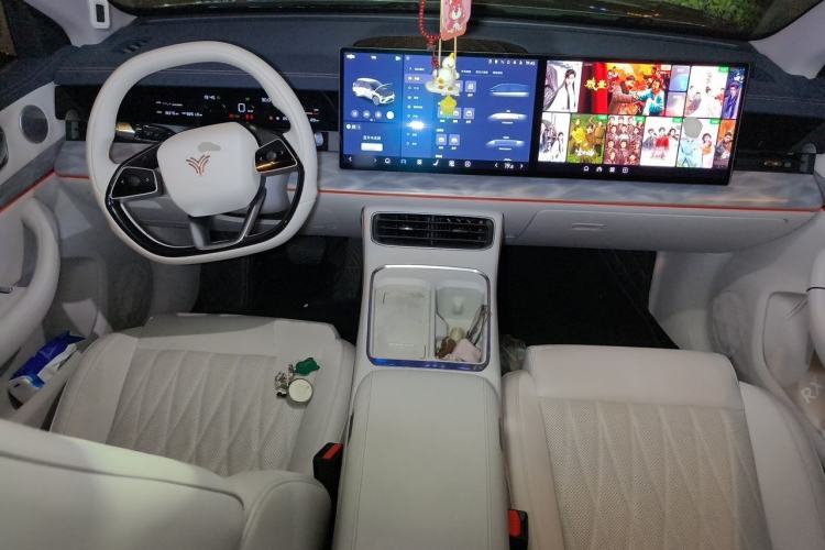Used NETA L 2024 Extended-Range 310 Flash-Charge Red Edition Center Console