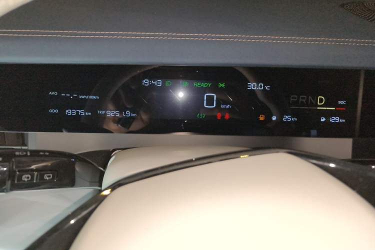 Used NETA L 2024 Extended-Range 310 Flash-Charge Red Edition Instrument Cluster