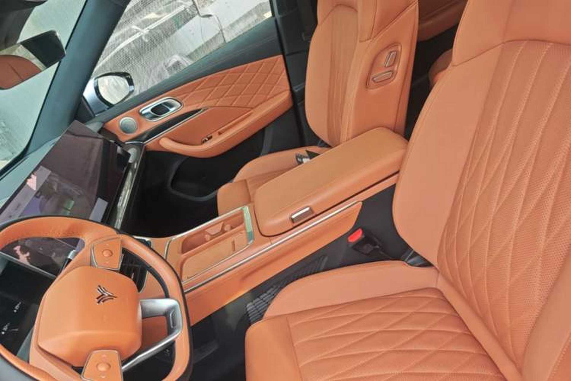 Used NETA L 2024 Extended-Range 310 Flash-Charge Red Edition Left Front Seat