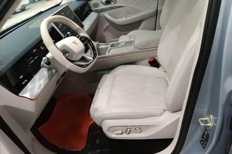 Used NETA L 2024 Extended-Range 310 Flash Charge PRO Edition Left Front Seat