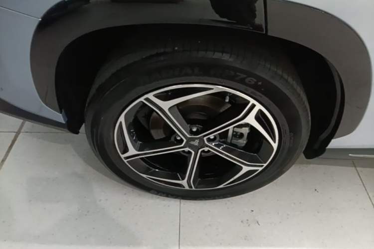 Used NETA L 2024 Extended-Range 310 Flash Charge PRO Edition Right Rear Wheel Hub