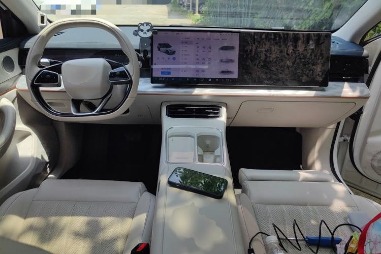 Used NETA L 2024 Extended-Range 310 Flash-Charge Red Edition Center Console
