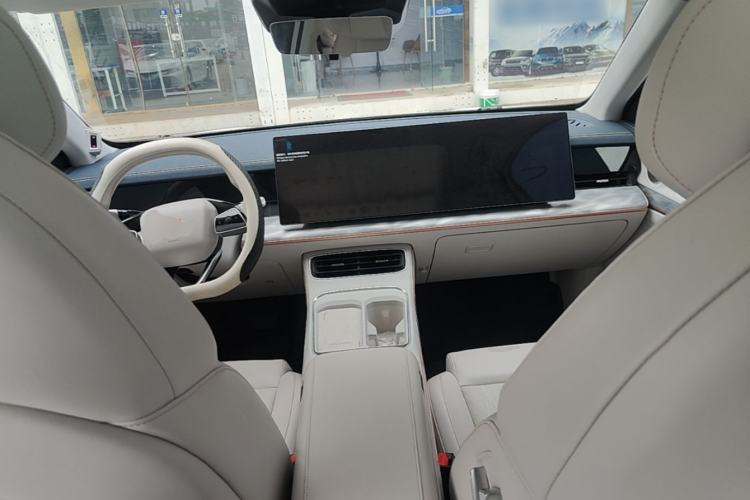 Used NETA L 2024 Extended-Range 310 Flash-Charge Red Edition Center Console