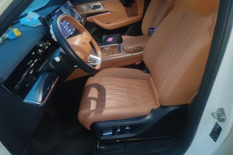 Used NETA L 2024 Extended-Range 310 Flash-Charge Red Edition Driver Seat