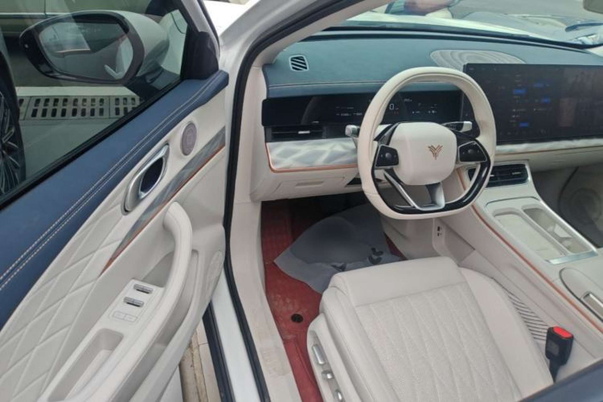 Used NETA L 2024 Extended-Range 310 Flash-Charge Red Edition Driver Seat