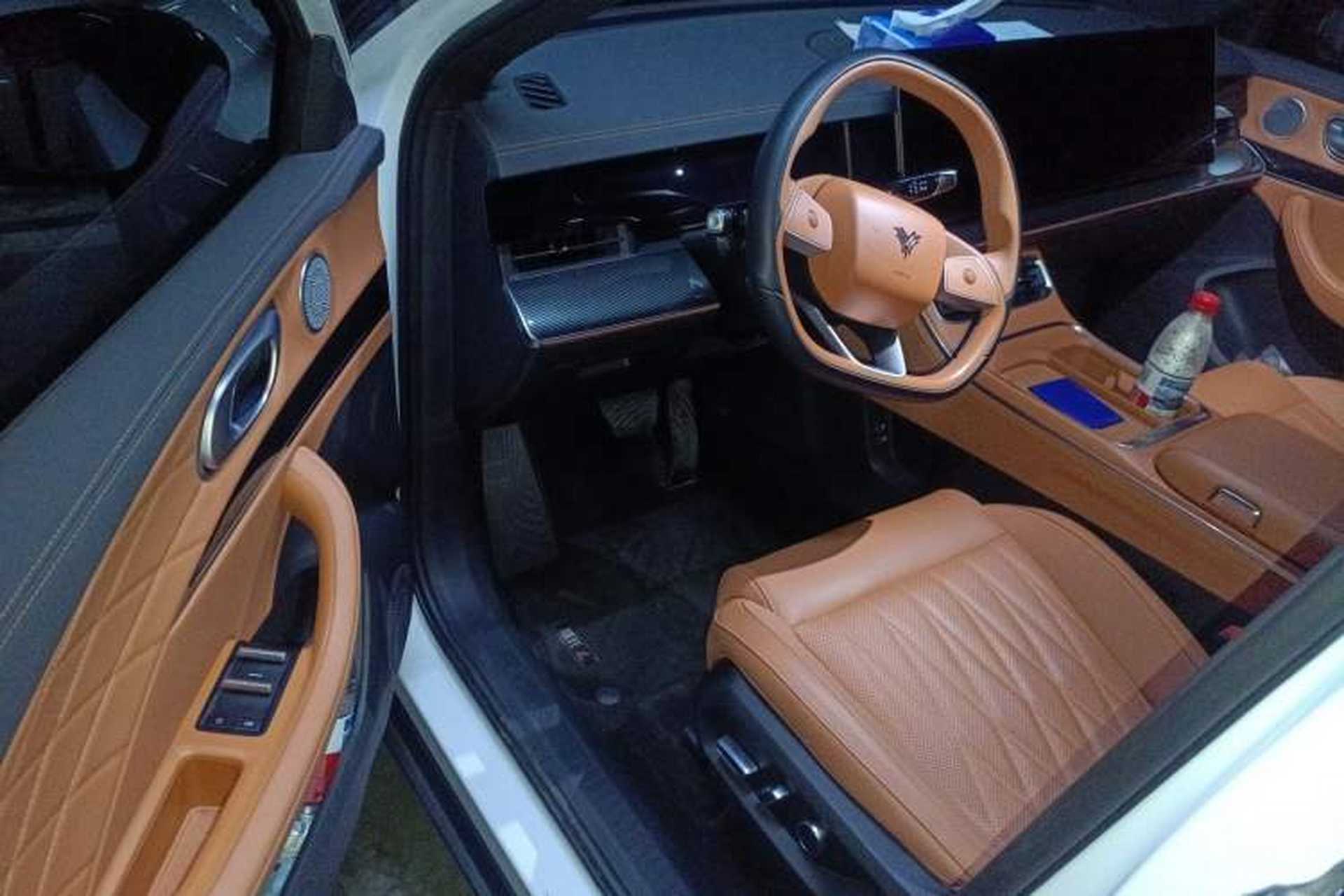 Used NETA L 2024 Extended-Range 310 Flash-Charge Red Edition Driver Seat