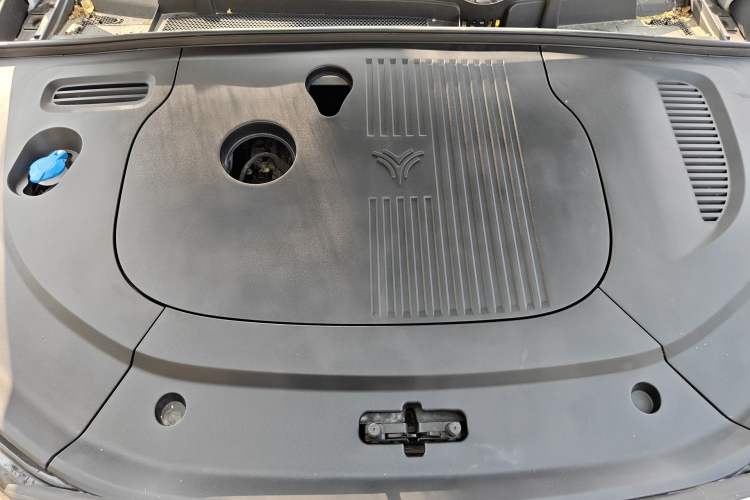 Used NETA L 2024 Extended-Range 310 Flash-Charge Red Edition Engine Bay