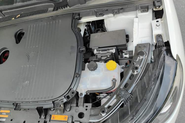 Used NETA L 2024 Extended-Range 310 Flash-Charge Red Edition Engine Bay Left