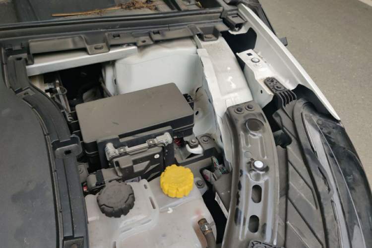 Used NETA L 2024 Extended-Range 310 Flash-Charge Red Edition Engine Bay Left