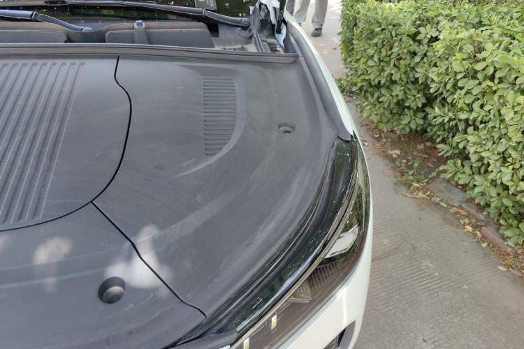 Used NETA L 2024 Extended-Range 310 Flash Charge PRO Edition Engine Bay Left